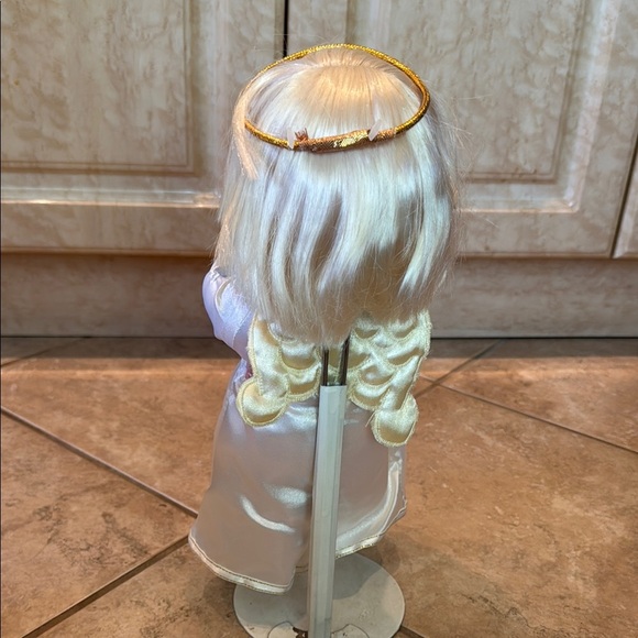 Precious Moments Guardian Angel with Clasped Hands - Picture 4 of 4